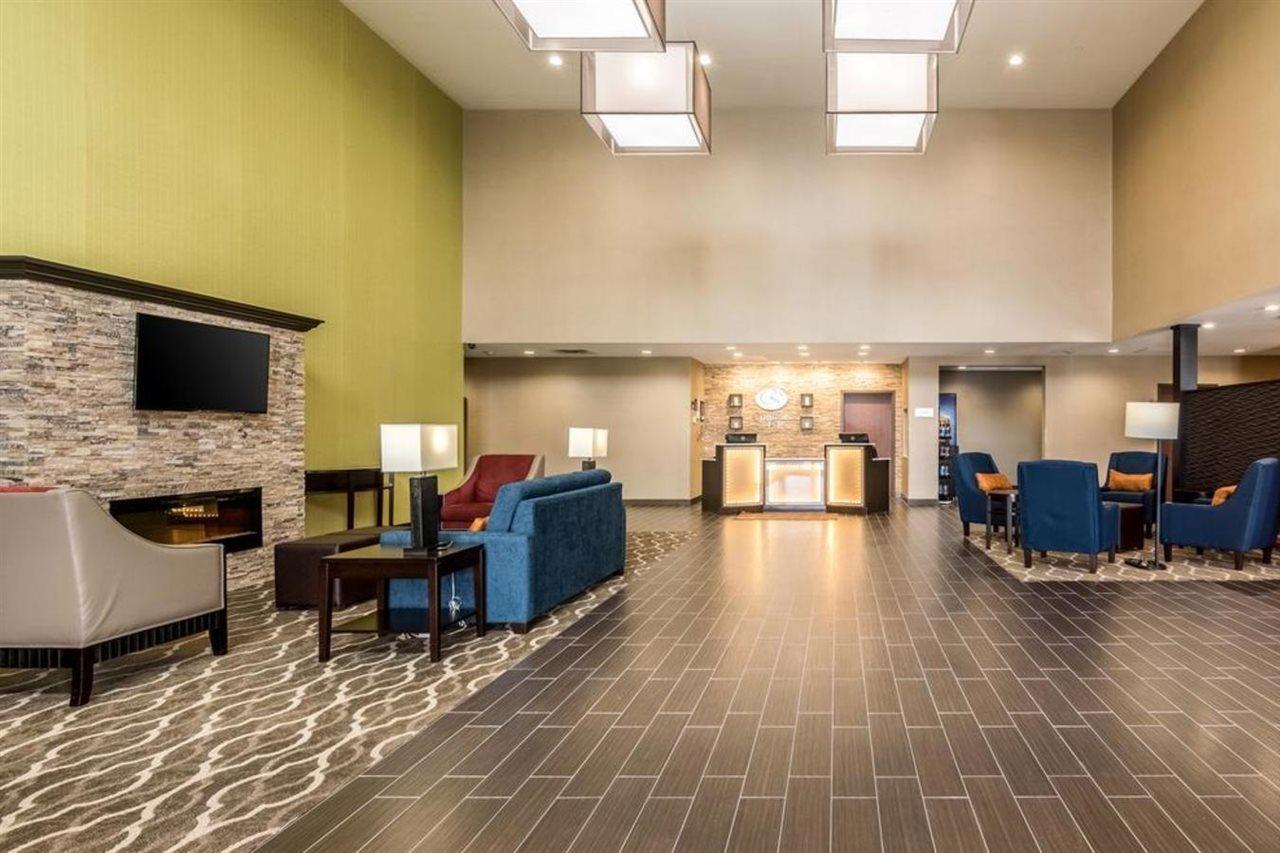 Comfort Suites Fairgrounds West Оклахома-Сити Экстерьер фото