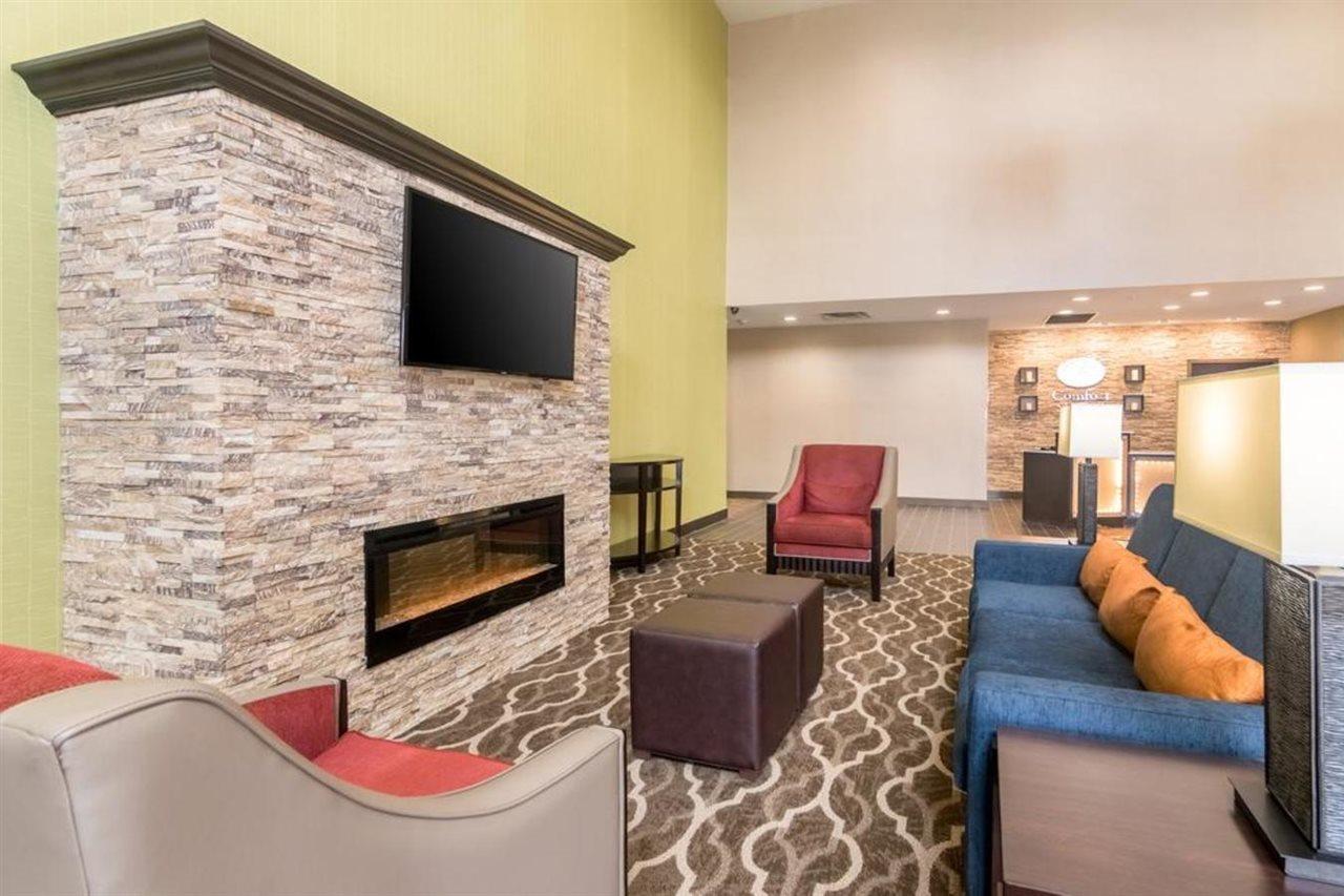 Comfort Suites Fairgrounds West Оклахома-Сити Экстерьер фото