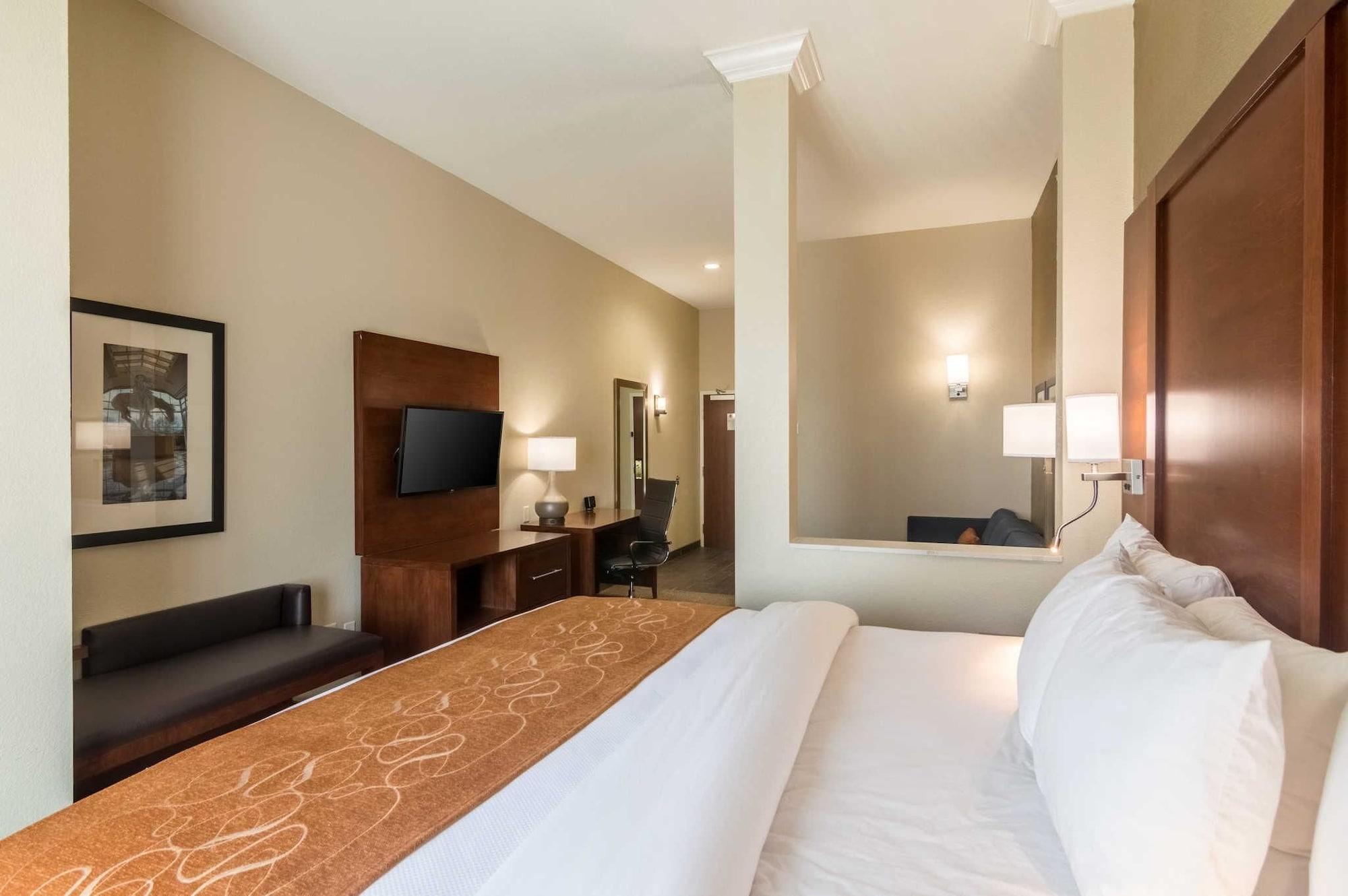 Comfort Suites Fairgrounds West Оклахома-Сити Экстерьер фото