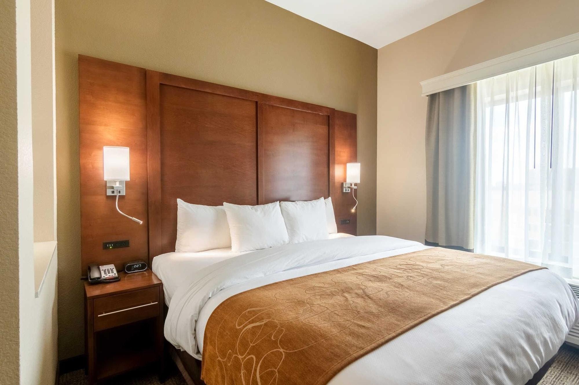 Comfort Suites Fairgrounds West Оклахома-Сити Экстерьер фото