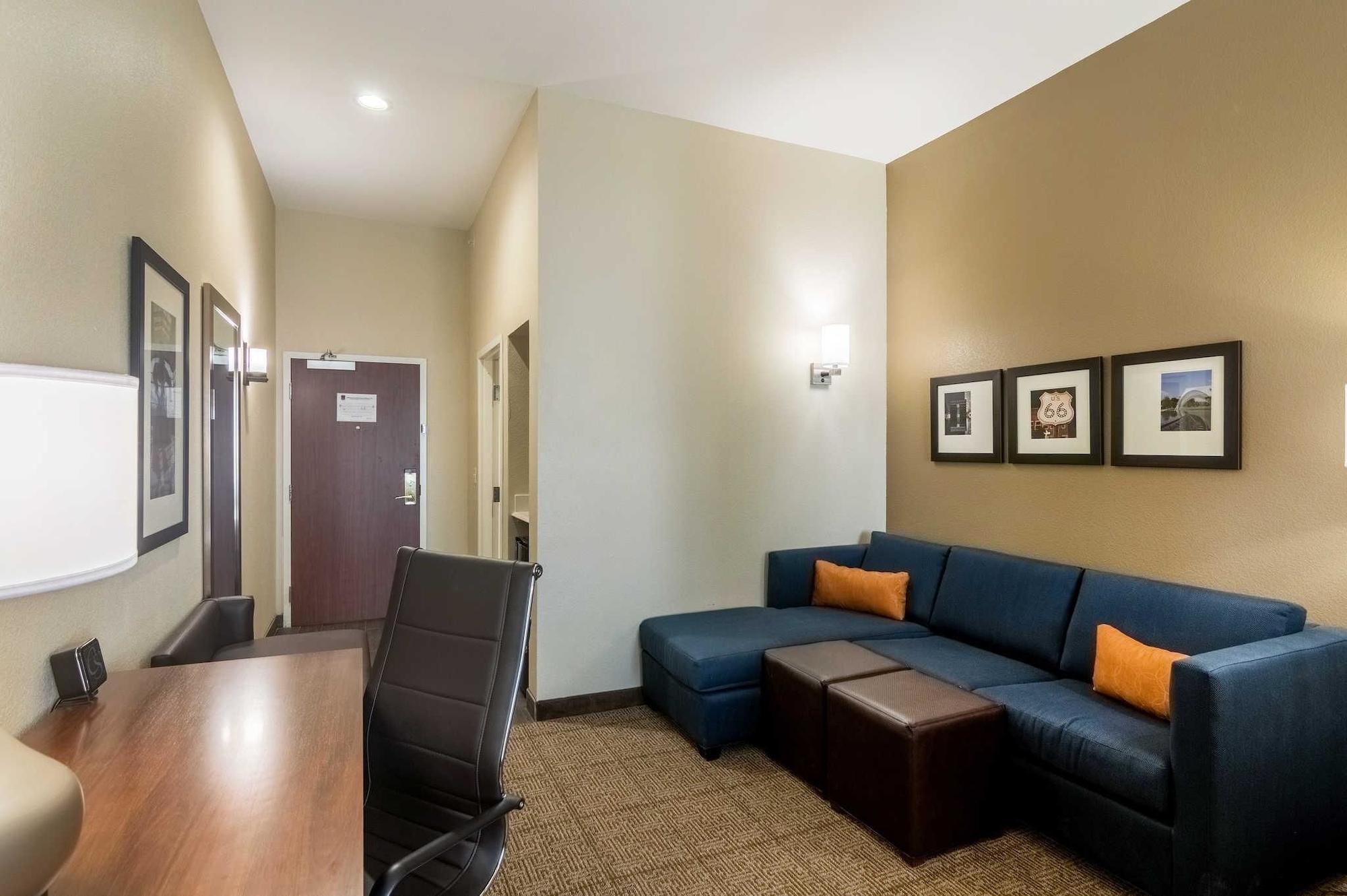 Comfort Suites Fairgrounds West Оклахома-Сити Экстерьер фото