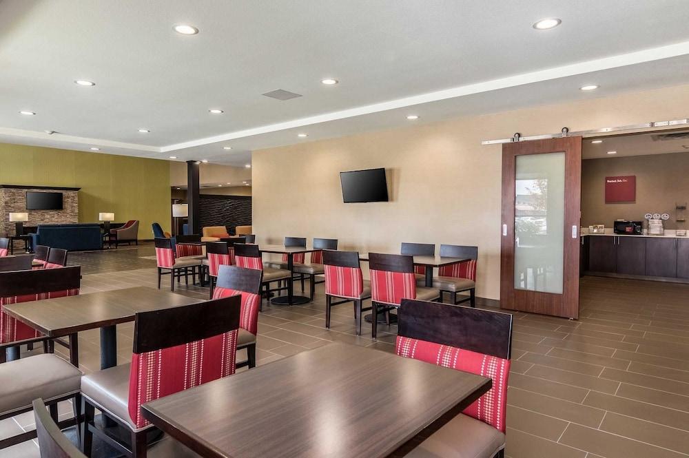 Comfort Suites Fairgrounds West Оклахома-Сити Экстерьер фото