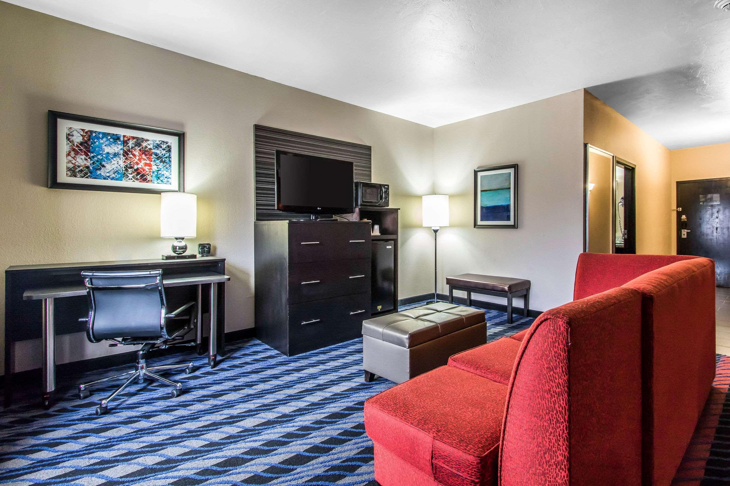 Comfort Suites Fairgrounds West Оклахома-Сити Экстерьер фото