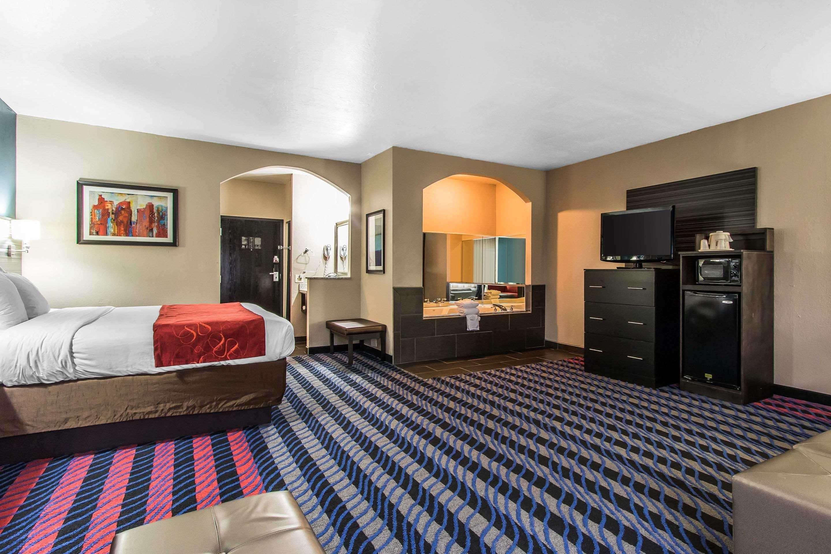 Comfort Suites Fairgrounds West Оклахома-Сити Экстерьер фото