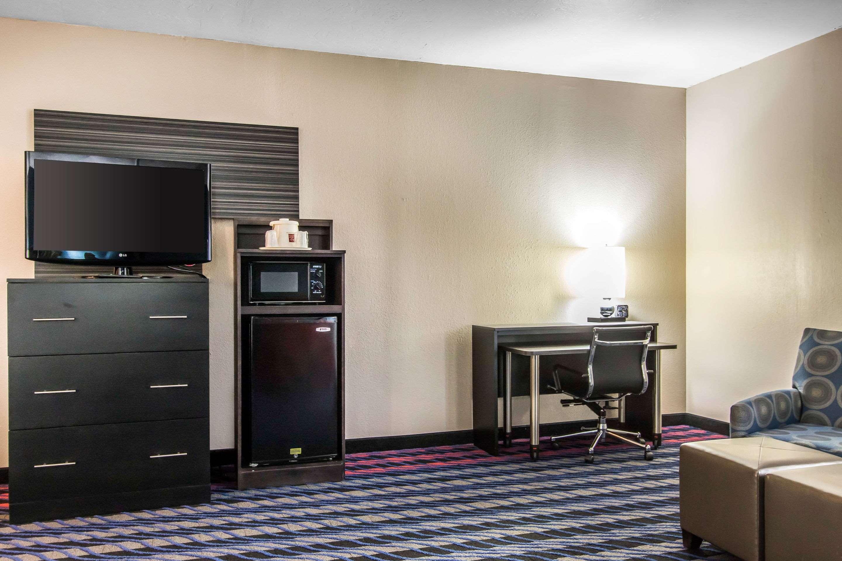 Comfort Suites Fairgrounds West Оклахома-Сити Экстерьер фото