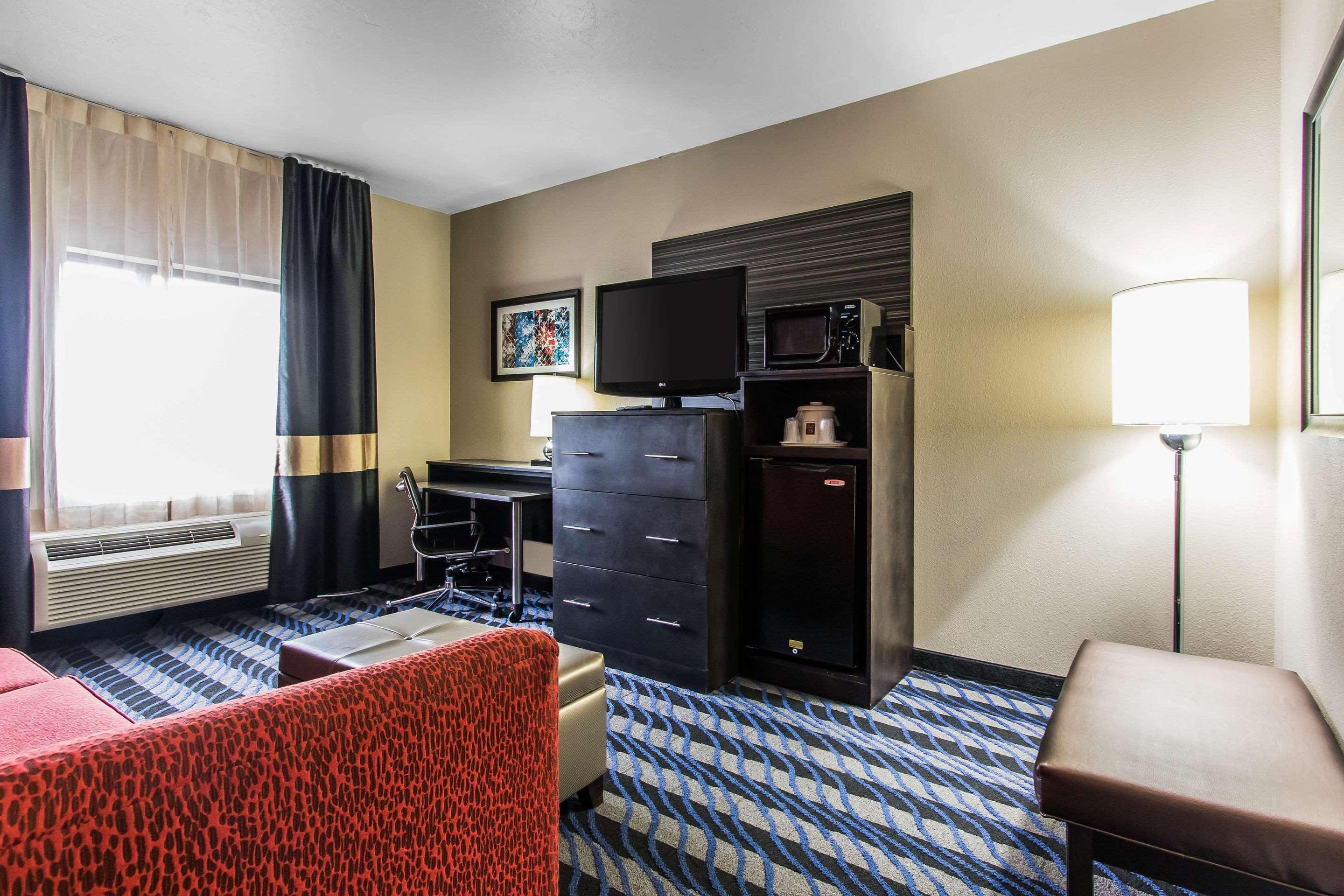Comfort Suites Fairgrounds West Оклахома-Сити Экстерьер фото