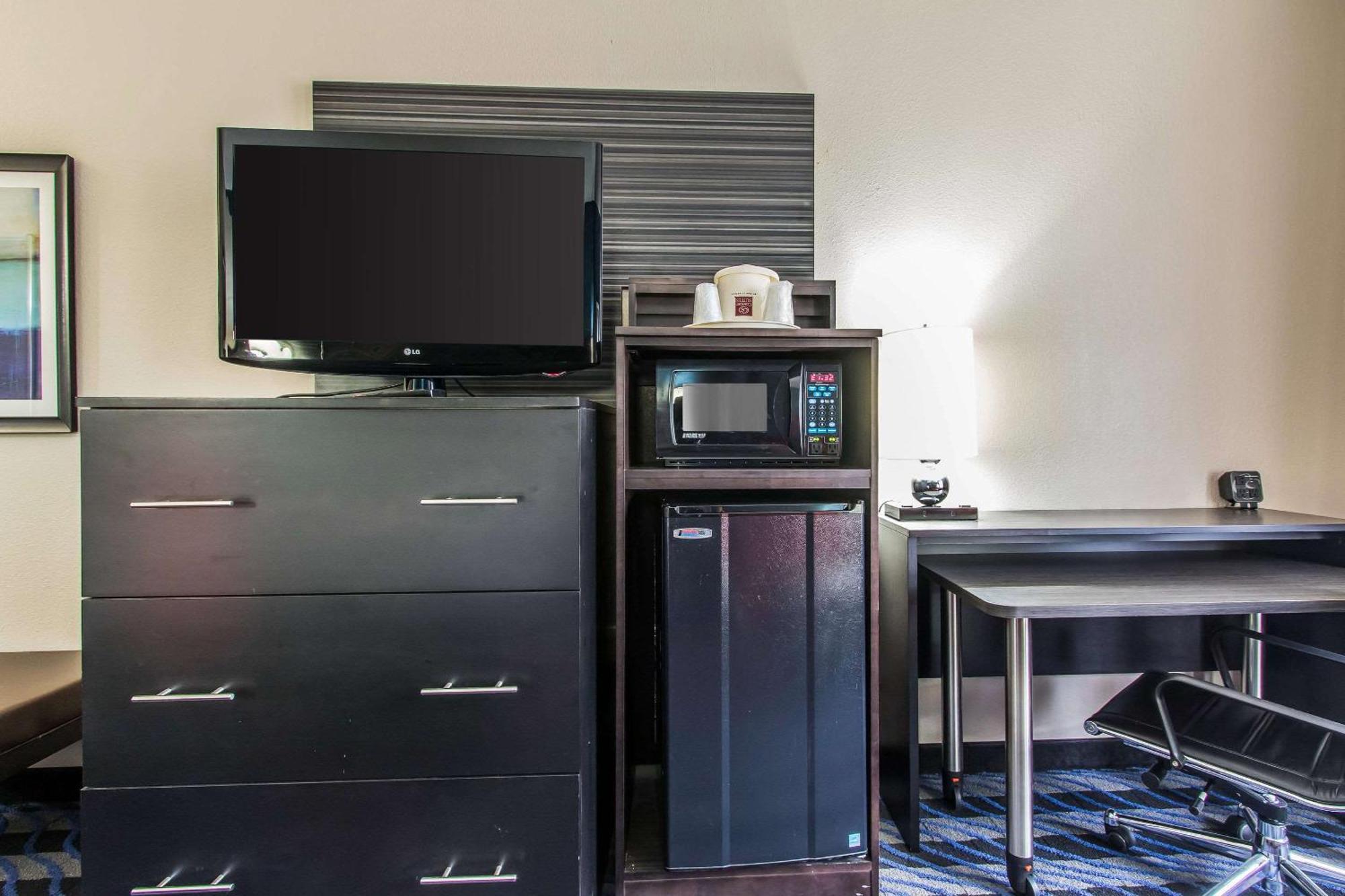 Comfort Suites Fairgrounds West Оклахома-Сити Экстерьер фото