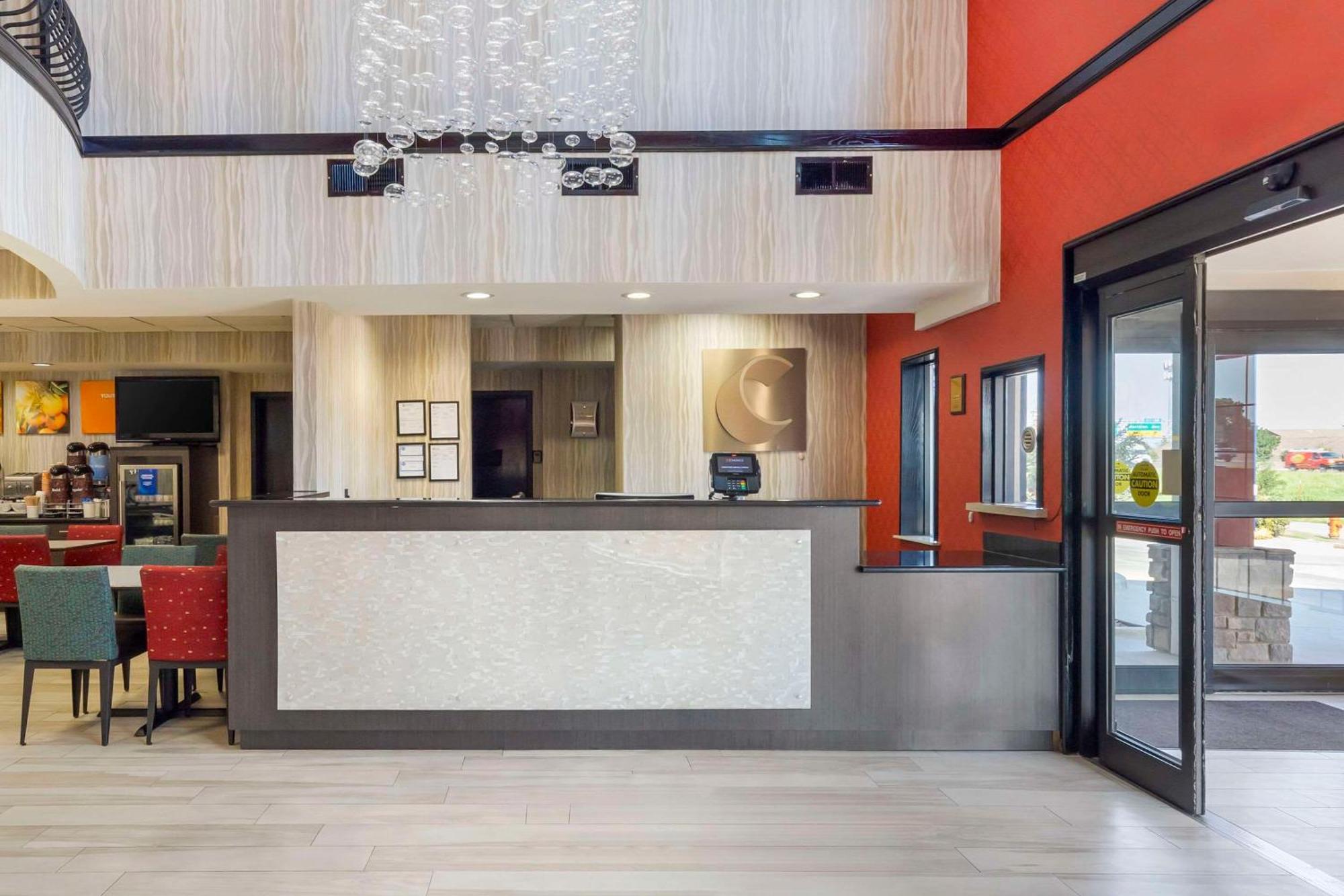 Comfort Suites Fairgrounds West Оклахома-Сити Экстерьер фото