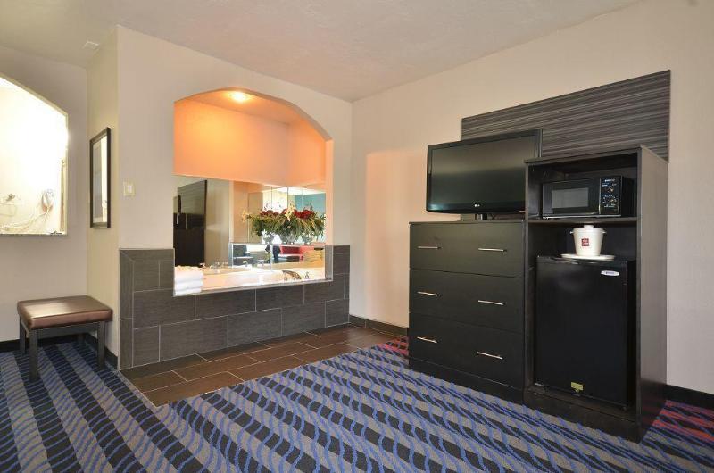 Comfort Suites Fairgrounds West Оклахома-Сити Экстерьер фото