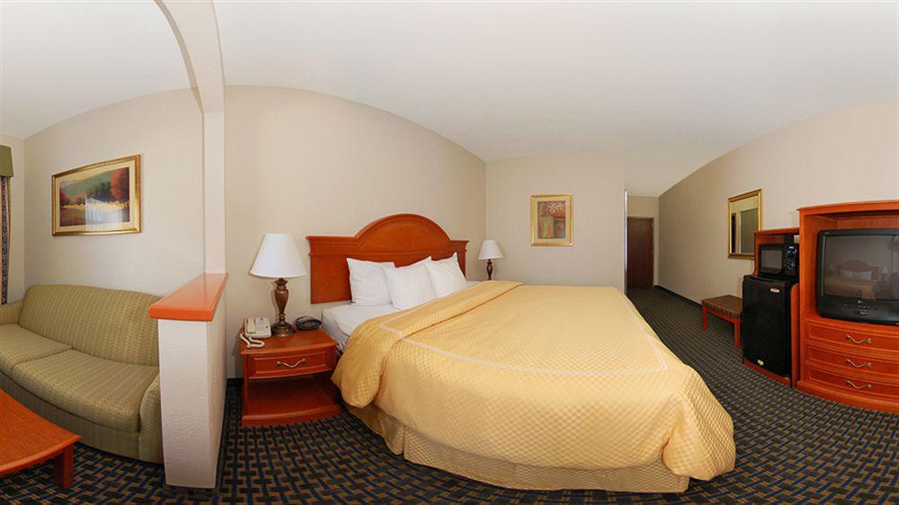 Comfort Suites Fairgrounds West Оклахома-Сити Экстерьер фото